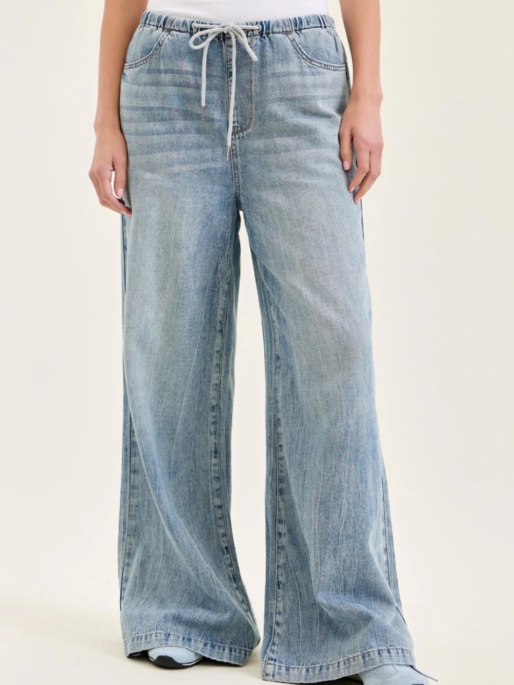 Beautiful High waist Plazzo Featherweight Light Wash with Drawcord. Inseam 30